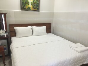 Escritorio, cortinas blackout, camas extra y wifi gratis 