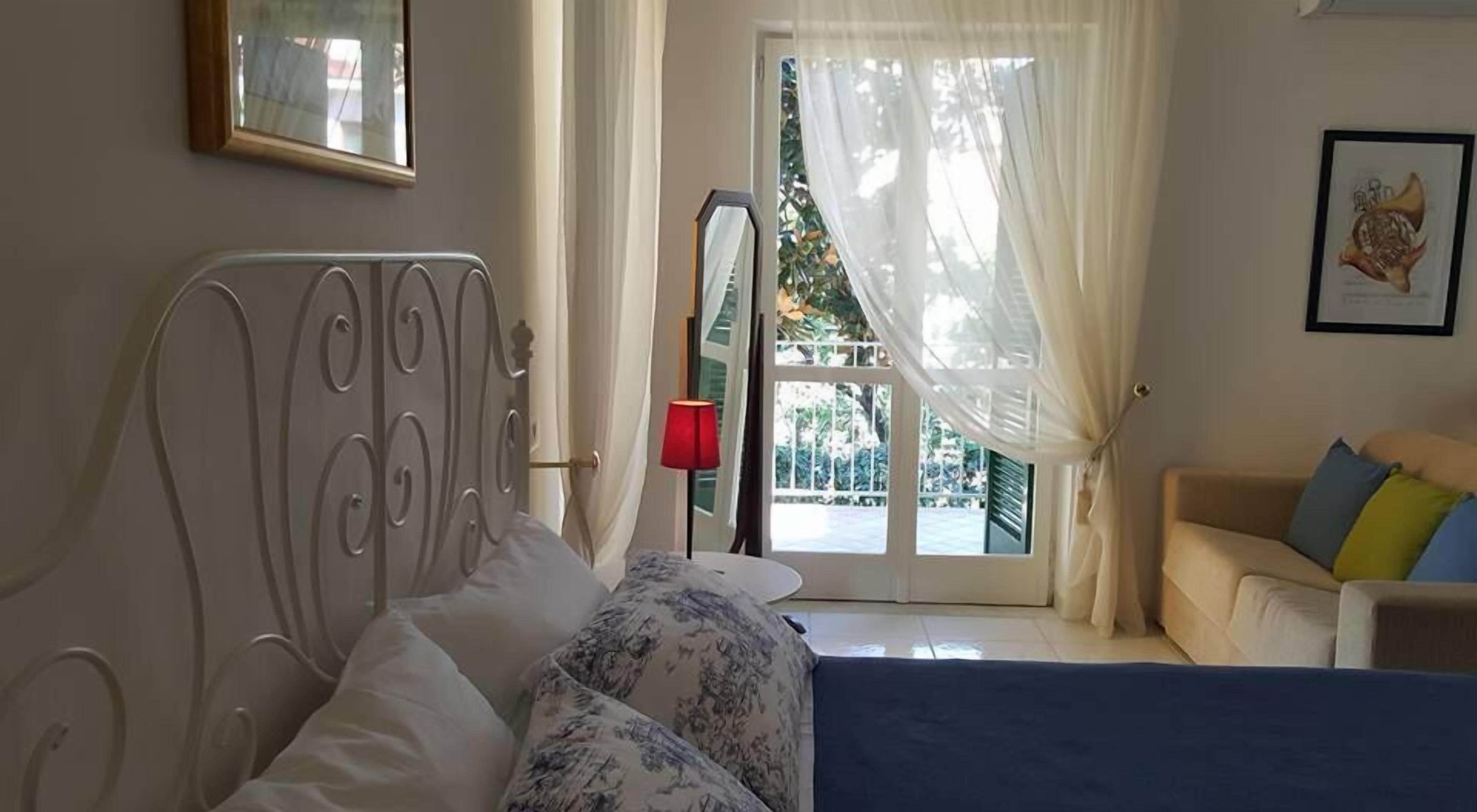 Vierbettzimmer (BLU) | Schreibtisch, Verdunkelungsvorhänge, Bügeleisen/Bügelbrett, Babybetten