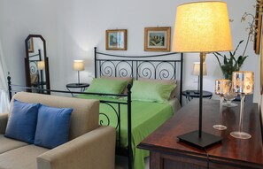 Double Room (GREEN) | Desk, blackout drapes, iron/ironing board, cribs/infant beds - Bed & Breakfast Massico (Sant'Agnello)