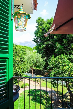 Desk, blackout drapes, iron/ironing board, cribs/infant beds - Bed & Breakfast Massico (Sant'Agnello)