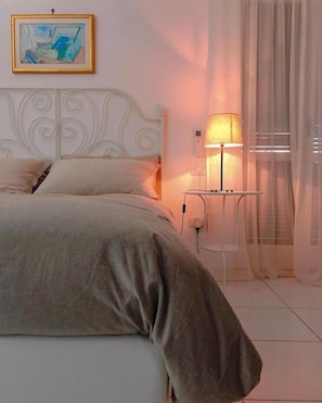 Deluxe Double Room, Garden View (RED) | Desk, blackout drapes, iron/ironing board, cribs/infant beds - Bed & Breakfast Massico (Sant'Agnello)