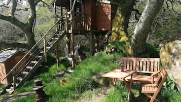 Romantic Tree House | Terrace/patio