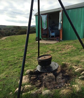 Panoraamamökki, 1 parisänky, jokinäköala, puutarha-alue | Yksilöllisesti sisustettu, yksilöllisesti kalustettu, työpöytä