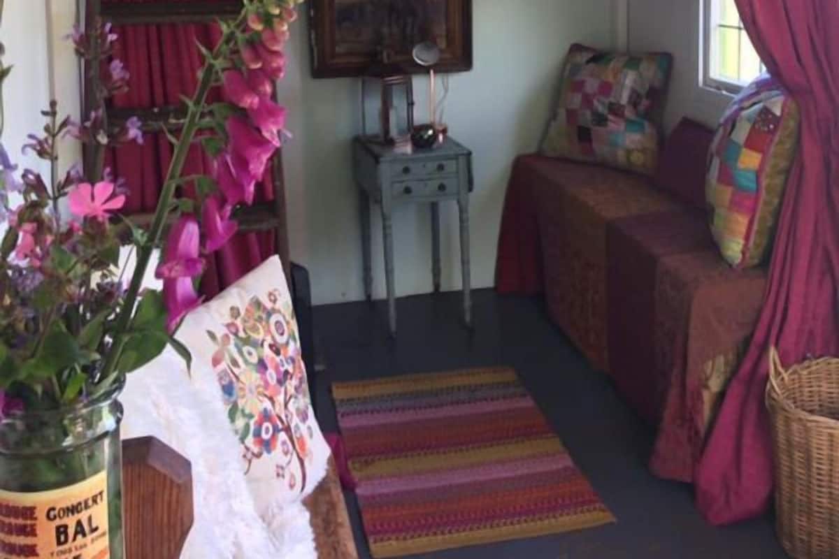 1 bedroom, individually decorated, individually furnished, desk