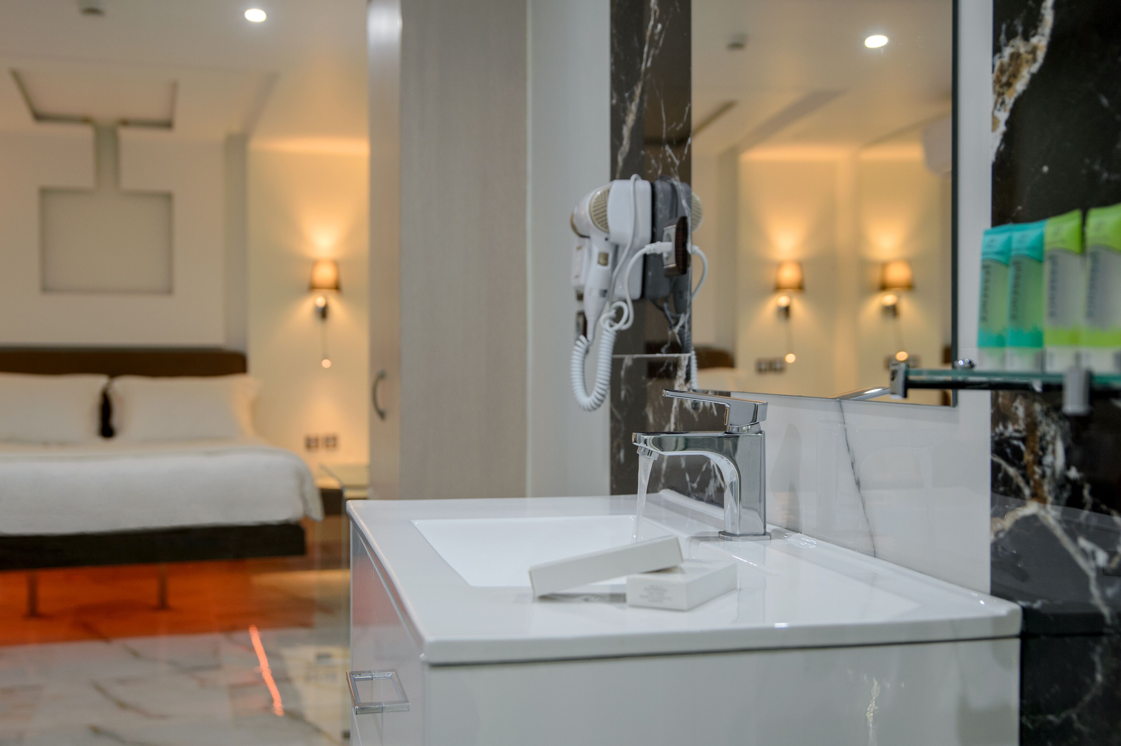 junior suite, jetted tub | 1 bedroom, hypo-allergenic bedding, minibar, in-room safe