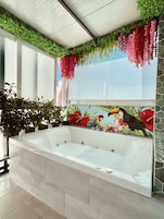 Penthouse Hot Tub Athens | Balcony