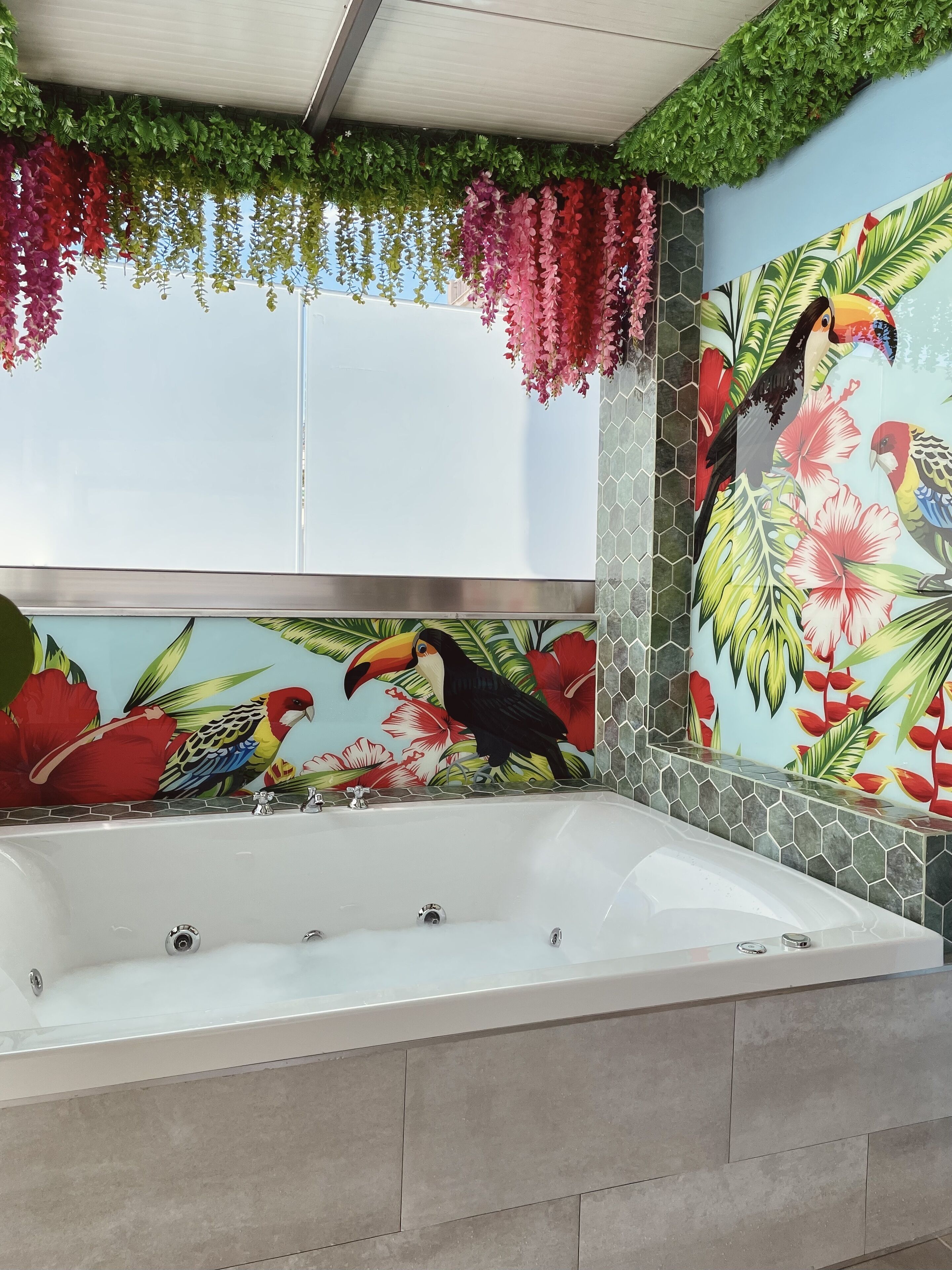 penthouse hot tub athens | balcony