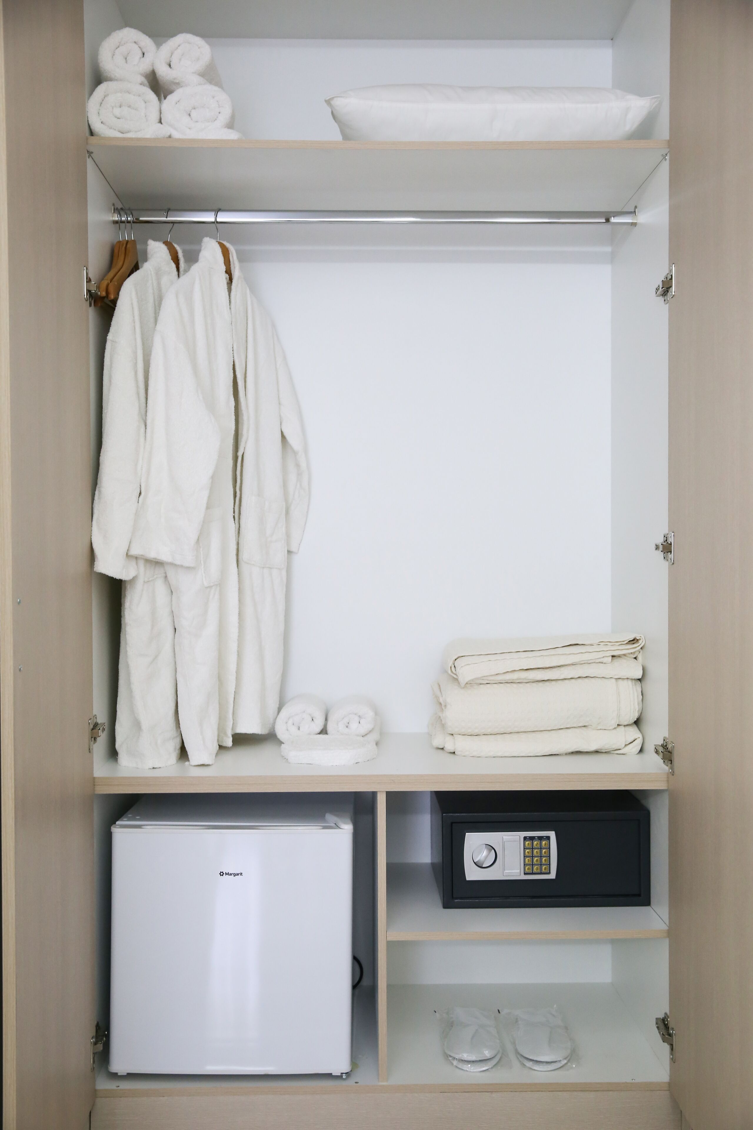 1 bedroom, hypo-allergenic bedding, minibar, in-room safe