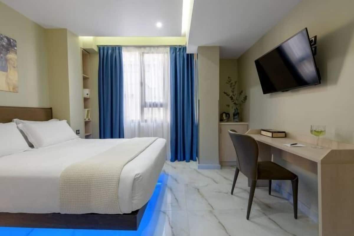 Hypo-allergenic bedding, minibar, in-room safe, individually decorated