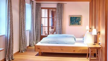 Junior Suite | In-room safe, individually decorated, individually furnished, desk