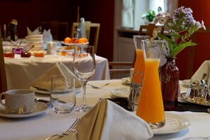 Colazione a buffet a pagamento, servita tutte le mattine 