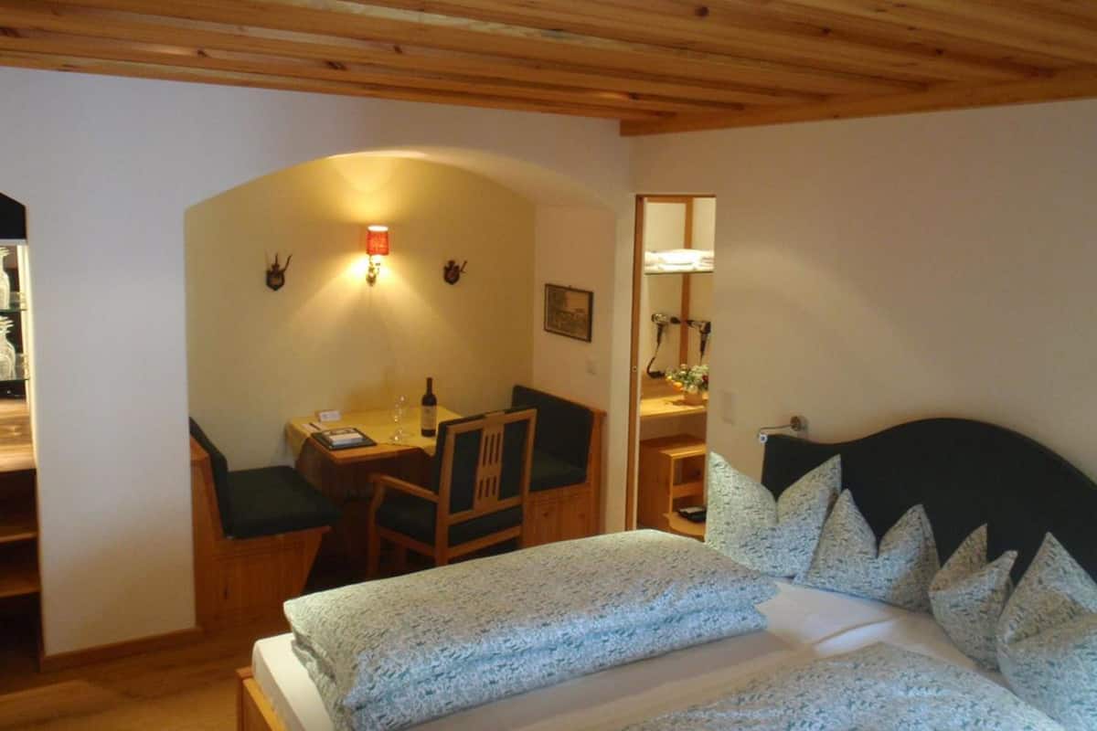 Double Room with Spa Bath | In-room safe, individually decorated, individually furnished, desk