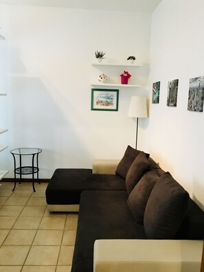 Appartamento, 1 camera da letto | Area soggiorno | TV a schermo piatto