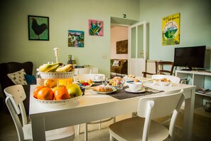 Free daily full breakfast