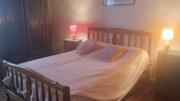 4 Schlafzimmer, Bügeleisen/Bügelbrett, Reisekinderbett, WLAN