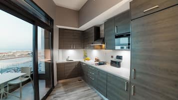 Kühlschrank, Mikrowelle, Herdplatte, Geschirrspüler