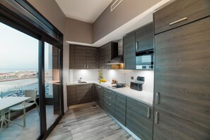 Frigorífic, microones, placa de cuina i rentaplats 