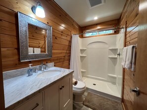 Combined shower/bathtub, towels, soap, shampoo - Naci Chalet is perfect for those great lake trips, Internet & Private Slip!! (Lake Nacimiento)