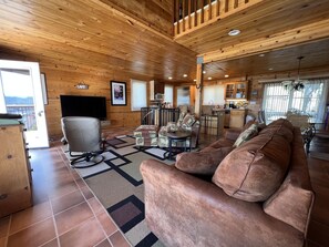 TV connectée, cheminée, Netflix, baby-foot