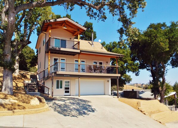 Exterior - Naci Chalet is perfect for those great lake trips, Internet & Private Slip!! (Lake Nacimiento)