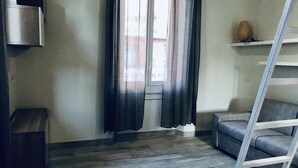 Studio, 1 phòng ngủ | Khu phòng khách