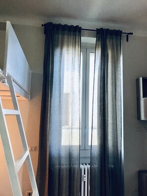 Studio, 1 Schlafzimmer | Wohnbereich | Flachbildfernseher