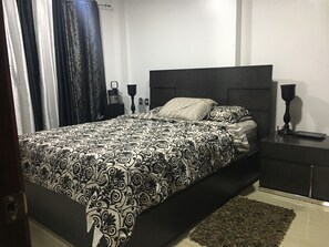 3 slaapkamers, een strijkplank/strijkijzer, wifi, beddengoed