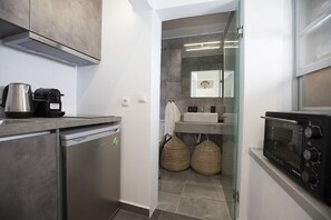 Fridge, coffee/tea maker, electric kettle, toaster