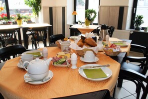 Tägliches nach Wunsch zubereitetes Frühstück gegen Gebühr
