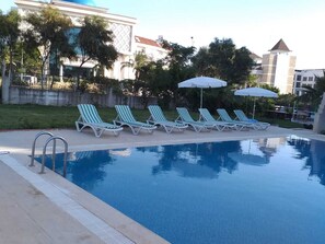 Seasonal outdoor pool, open 7:00 AM to 8:00 PM, pool umbrellas - Side Alya Hotel (Manavgat)