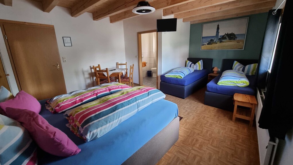Chambre à Quatre Lits Non-fumeur Avec Douche Et Toilette - Gästehaus Gravell - Rust