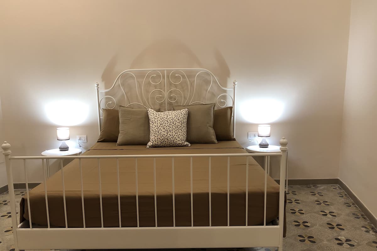 Romantische tweepersoonskamer | 1 slaapkamer, luxe beddengoed, bedden met traagschuimmatras, een minibar