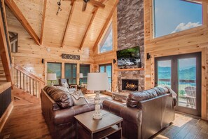 Televisión de pantalla plana, chimenea y videojuegos 