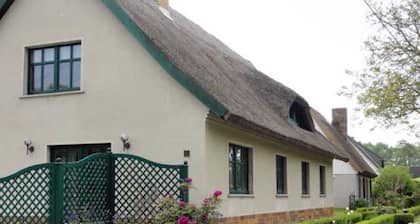 Doppelzimmer 30 m² (Gemeinschaftsbad) - Reetdachhaus Landhaus Ulrich