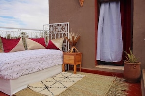 Individually decorated, individually furnished, desk, blackout drapes - Riad Zagora Palms (Zagora)