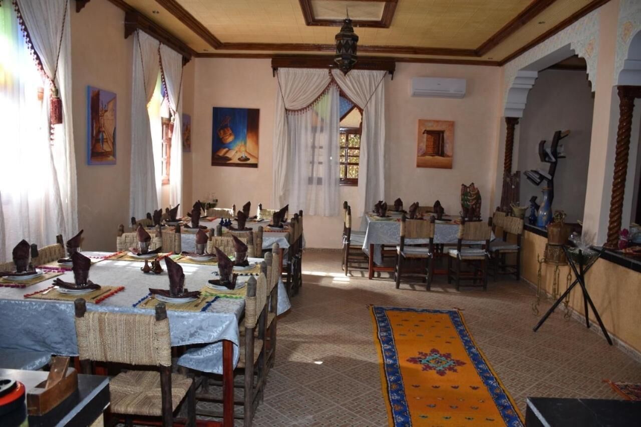 Frühstück, Mittagessen, Abendessen, lokale Küche 