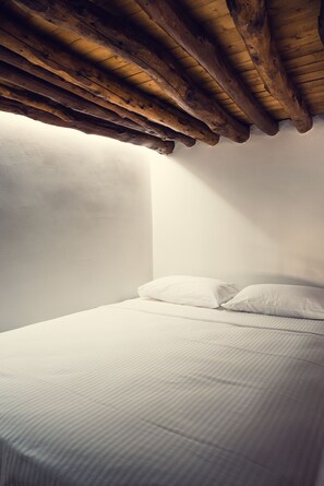 2 bedrooms, Egyptian cotton sheets, premium bedding, memory foam beds - Villa Acacia (Rhodes)