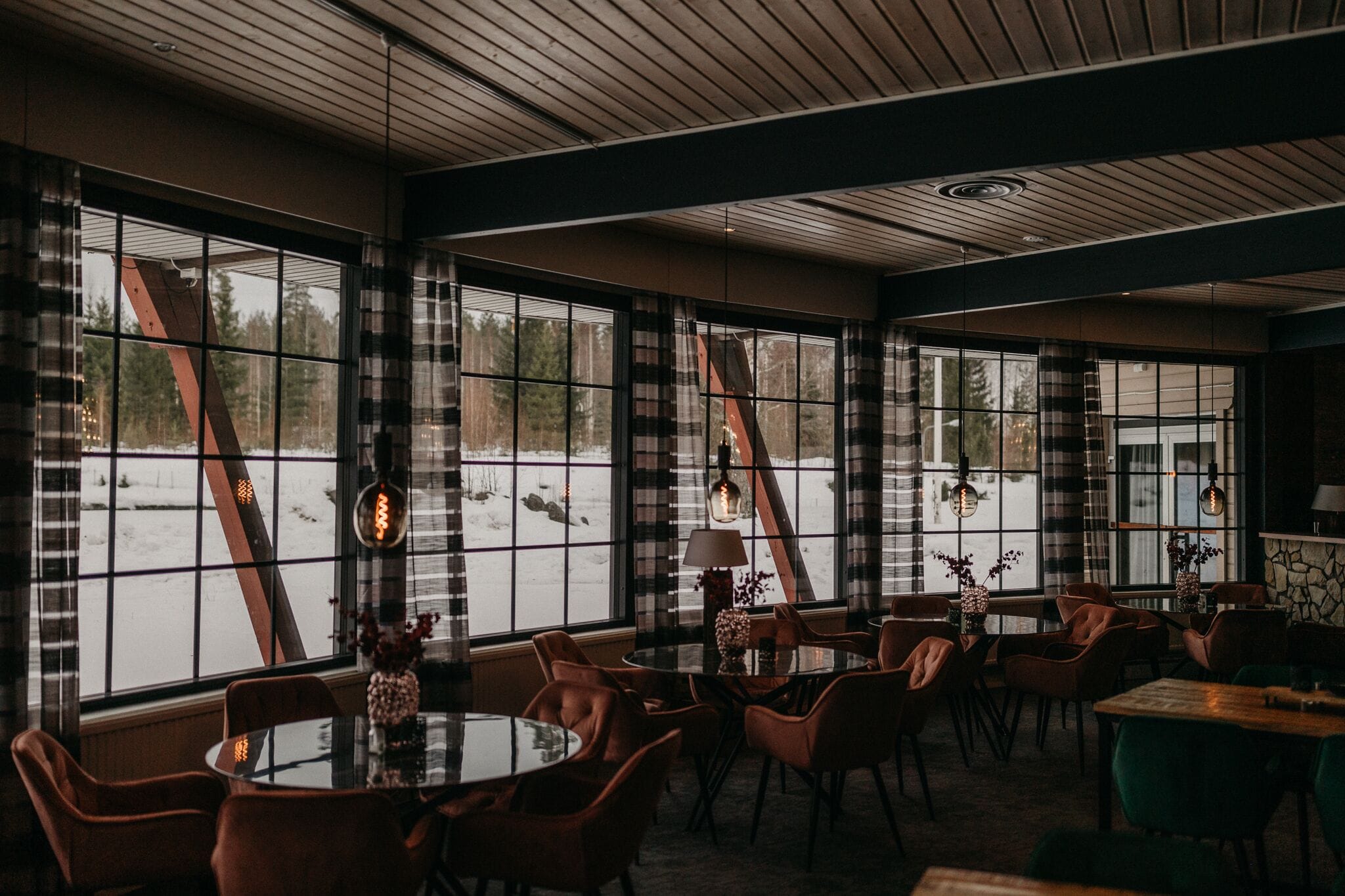 2 間餐廳，供應早餐、午餐和晚餐，北歐料理