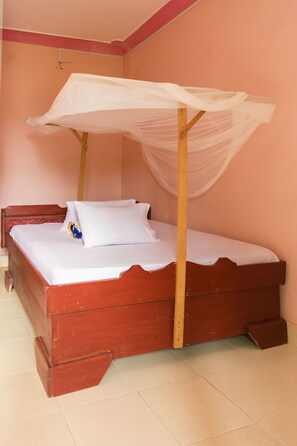 Decoración personalizada, muebles diferentes y escritorio 