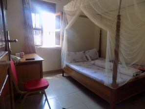 獨特裝潢、布置獨特、書桌、筆電工作空間