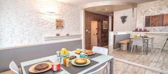 Da Chris e Lisa 022205-AT-296296