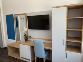 Blackout drapes, soundproofing, cribs/infant beds, free WiFi