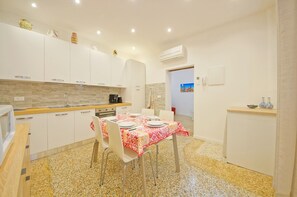Apartment, 2 Bedrooms, Patio | Private kitchen
