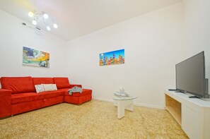Apartment, 2 Bedrooms, Patio | Living area