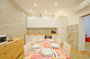 Apartment, 2 Bedrooms, Patio | Private kitchen