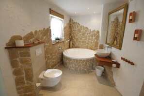 Comfort Double Room, Balcony (exclusive designed bathroom) | Bathroom | Hair dryer, towels, toilet paper - Hotel Seebrise Grömitz (Groemitz)