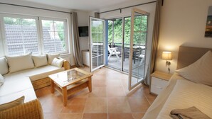 Studio, Balcony, Annex Building | Living area | TV - Hotel Seebrise Grömitz (Groemitz)