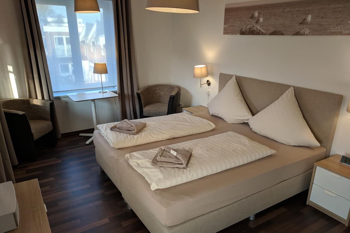 Comfort tweepersoonskamer, balkon | Een kluis op de kamer, gratis wifi, beddengoed