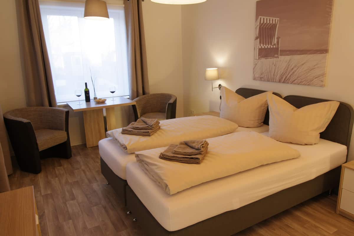 Standaard tweepersoonskamer | Een kluis op de kamer, gratis wifi, beddengoed
