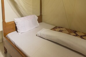 Habitación individual | 1 habitación, decoración personalizada, muebles diferentes y escritorio 